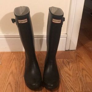 Hunter “Huntress” black rain boots
